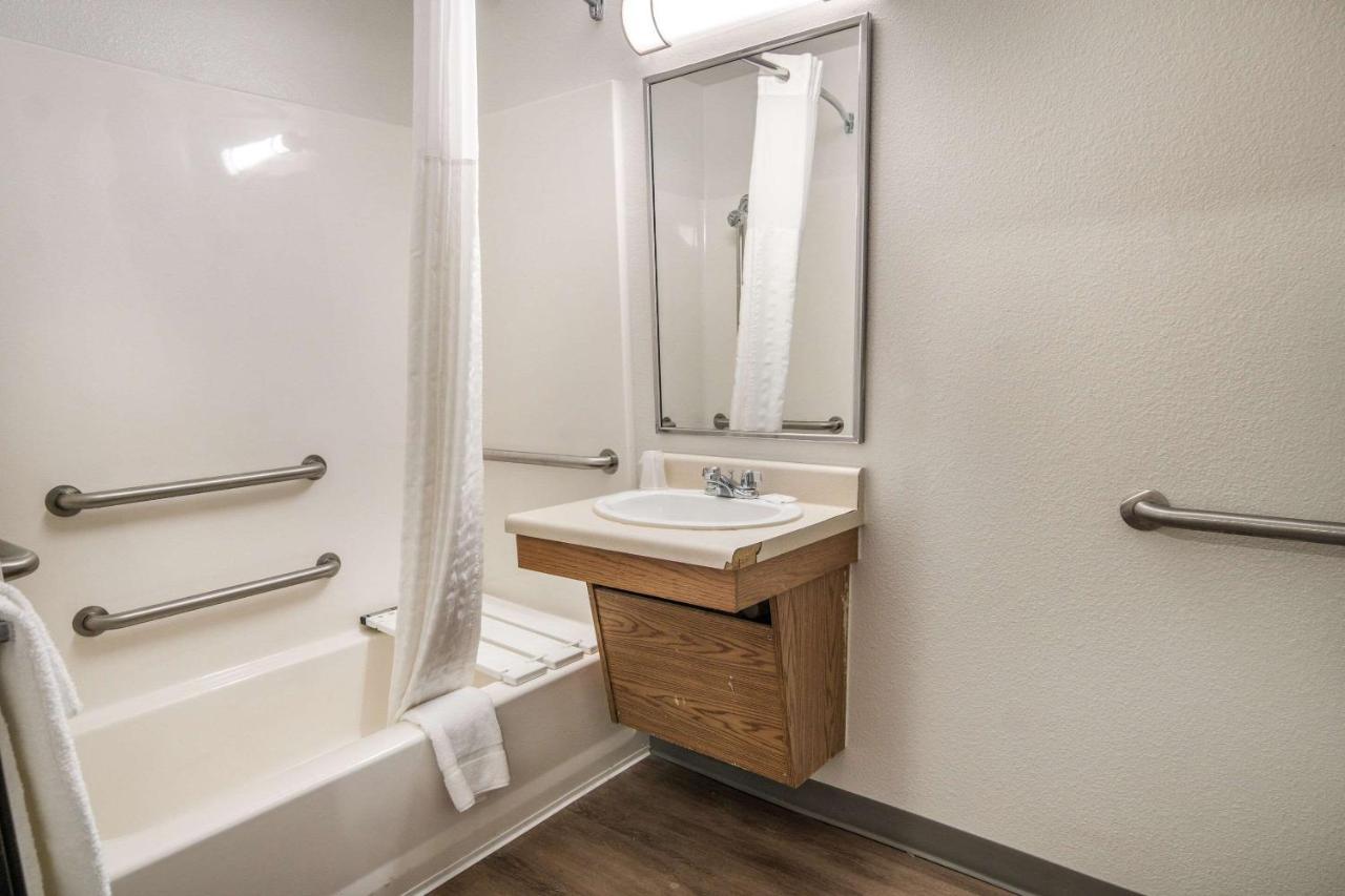 Woodspring Suites Denton Exterior photo