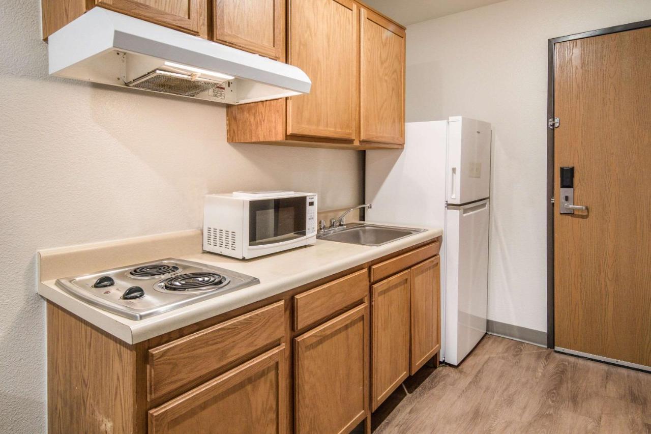 Woodspring Suites Denton Exterior photo