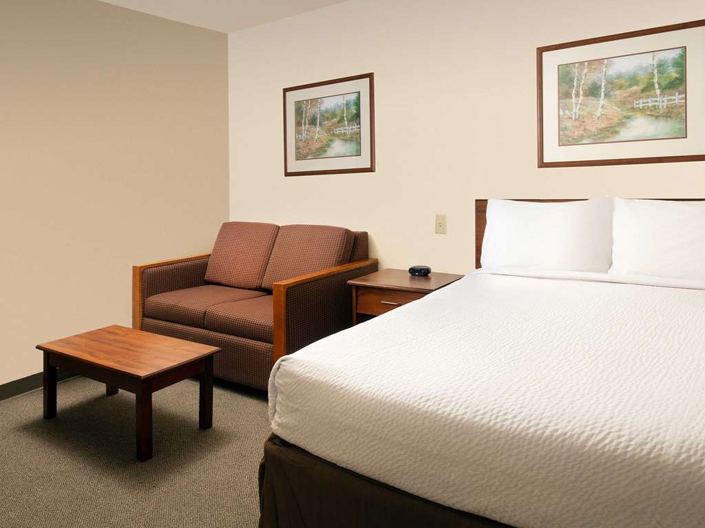 Woodspring Suites Denton Room photo